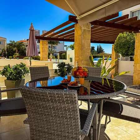 Modern 2Br Apartment With Pool, Veranda & Garden In Paphos Exterior foto