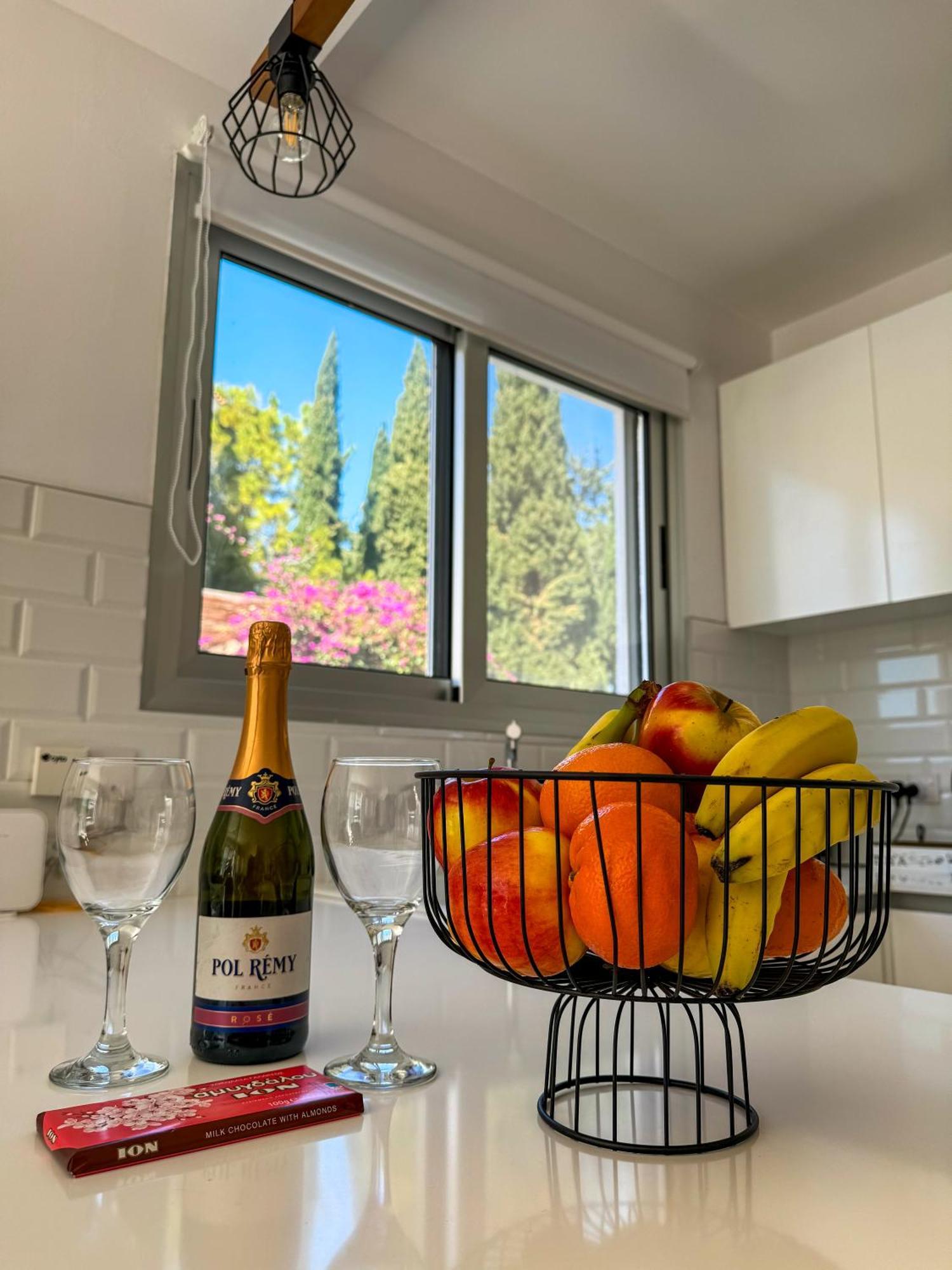 Modern 2Br Apartment With Pool, Veranda & Garden In Paphos Exterior foto