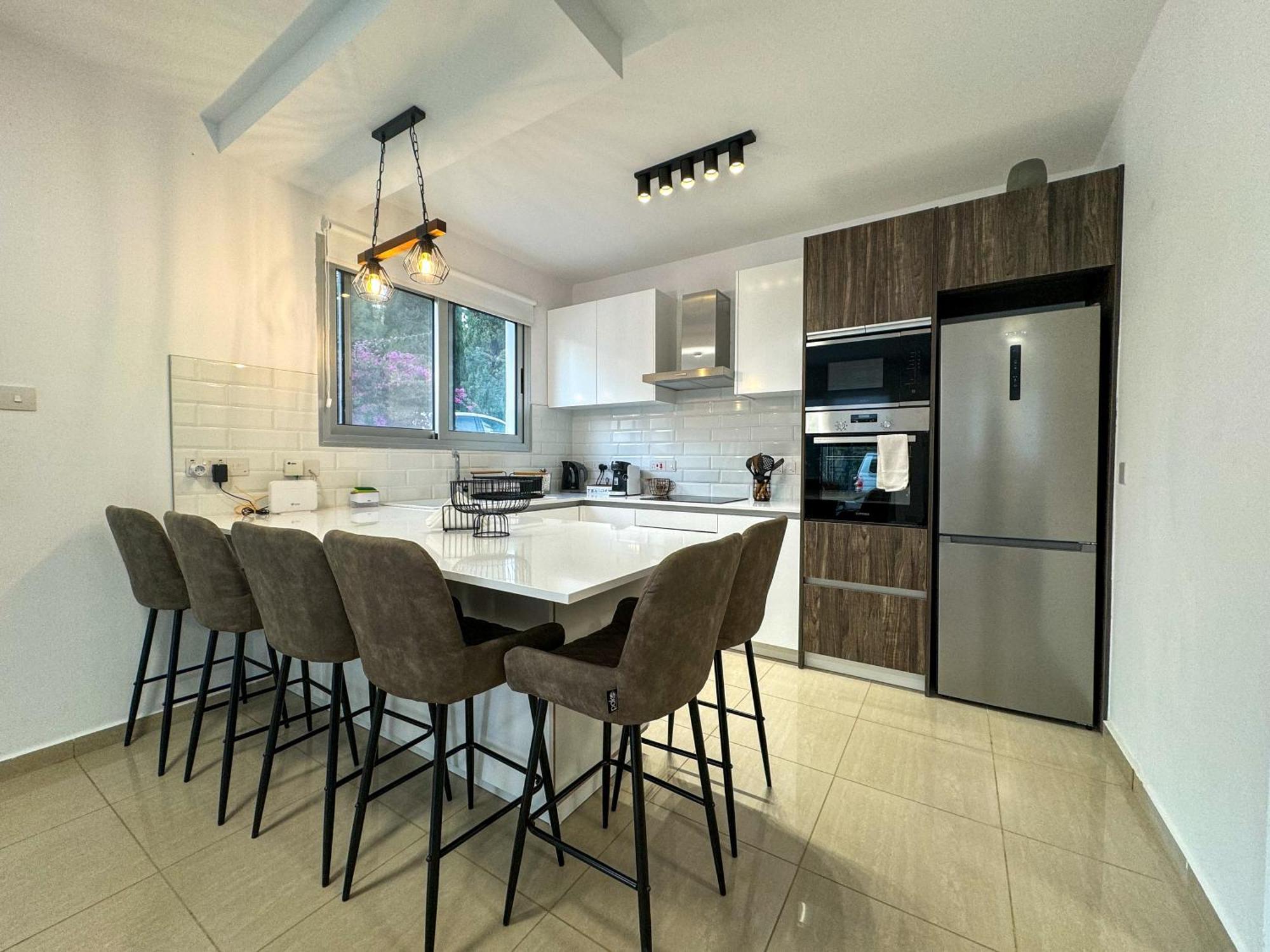 Modern 2Br Apartment With Pool, Veranda & Garden In Paphos Exterior foto