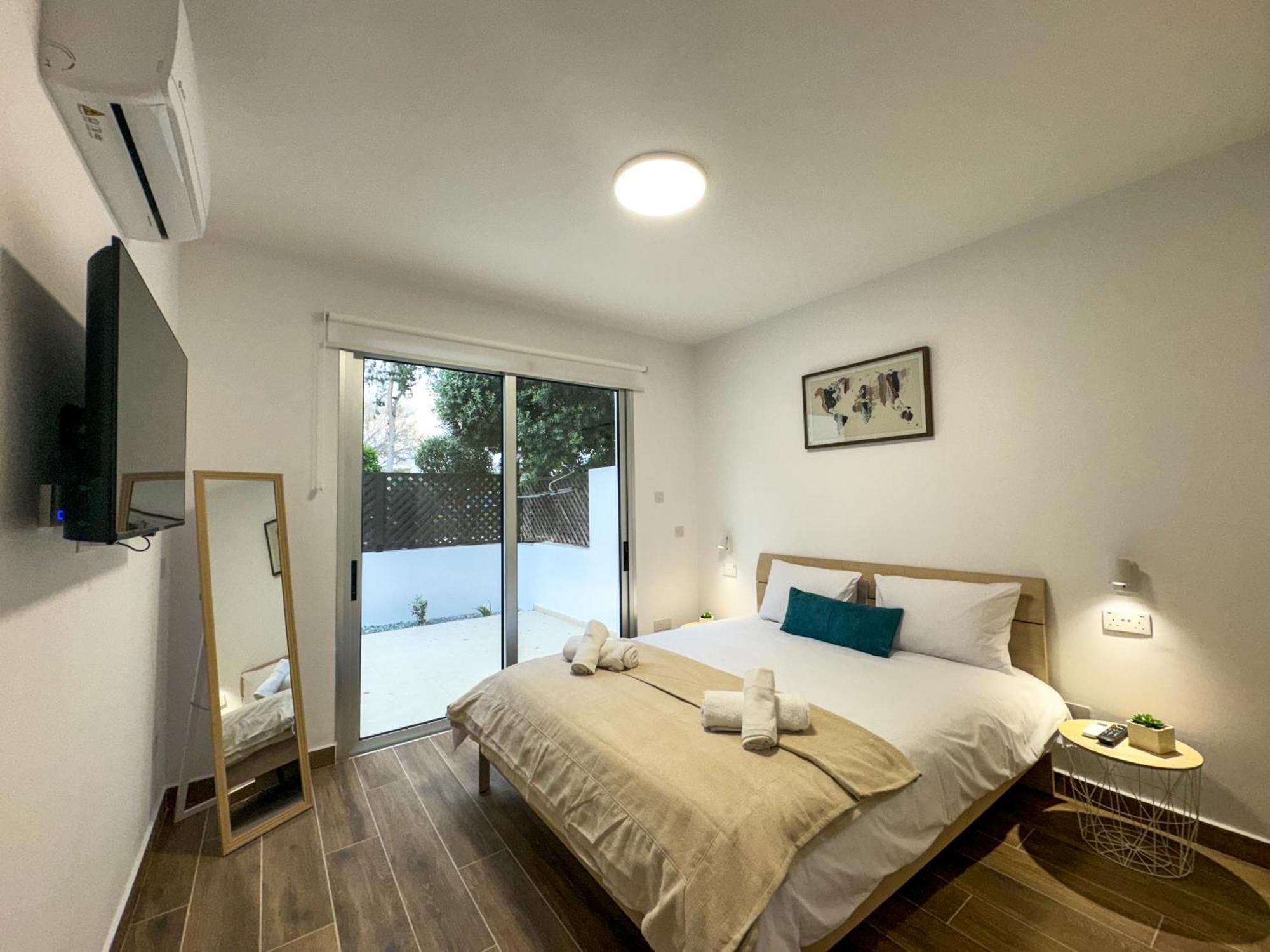 Modern 2Br Apartment With Pool, Veranda & Garden In Paphos Exterior foto