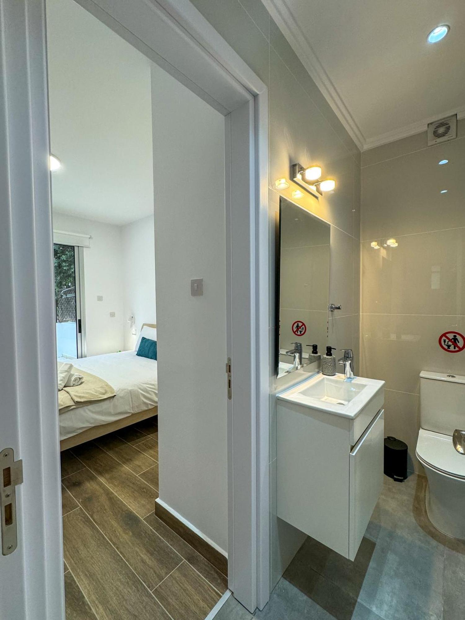 Modern 2Br Apartment With Pool, Veranda & Garden In Paphos Exterior foto
